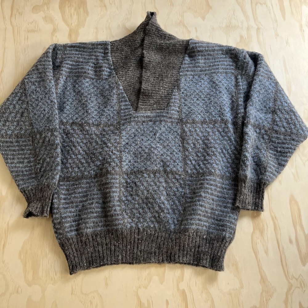 Vintage Polark Of Iceland Sweater Mens Medium Gray V Neck Wool Knit Icelandic